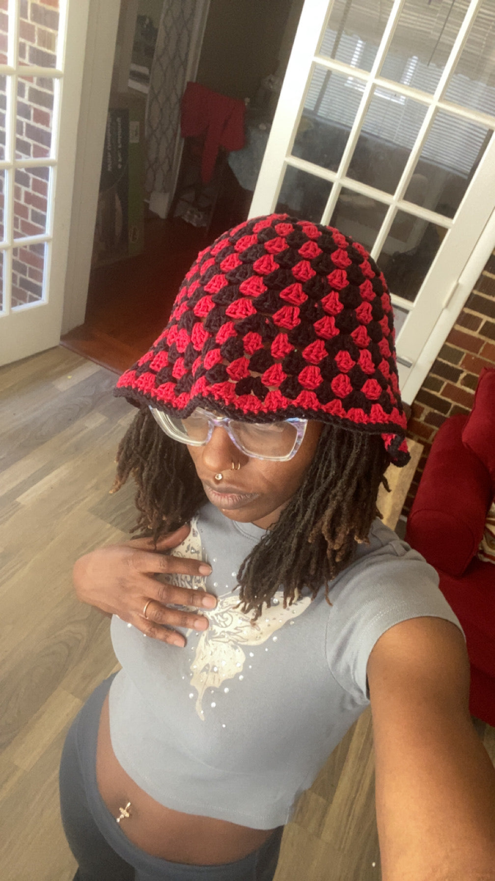 Granny Bucket Hat - Black & Red